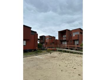 CABAÑA EN PICHILEMU CON SALIDA A LA PLAYA