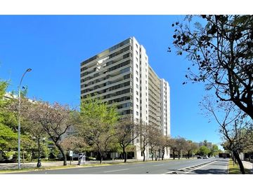 Departamento vistas libres frente plaza Las Lilas