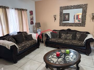 CASA EN VENTA EN COL. VILLA DEL REAL