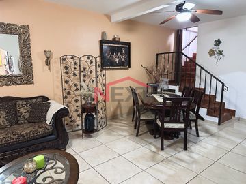 CASA EN VENTA EN COL. VILLA DEL REAL