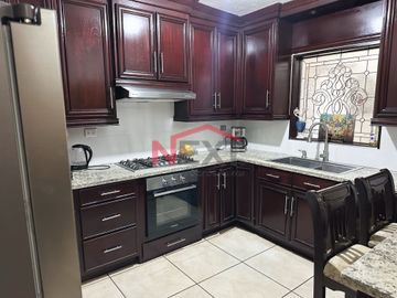 CASA EN VENTA EN COL. VILLA DEL REAL