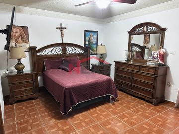CASA EN VENTA EN COL. VILLA DEL REAL