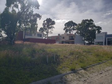 Venta de Terreno en Haras del Bosque 200m2 CAVALLS II