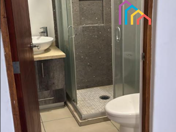 RECÁMARA AMUEBLADA EN DEPARTAMENTO COMPARTIDO