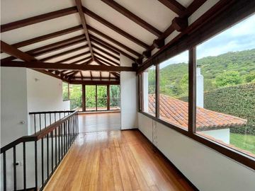 Hermosa casa.española en Encenillos de Sindamanoy.