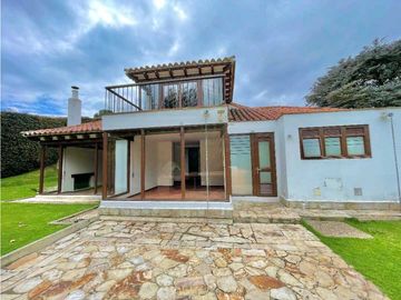 Hermosa casa.española en Encenillos de Sindamanoy.