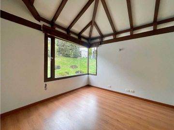 Hermosa casa.española en Encenillos de Sindamanoy.