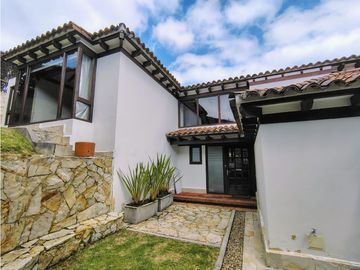 Hermosa casa.española en Encenillos de Sindamanoy.