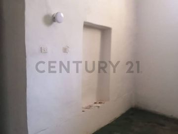 SE VENDE CASA COMO TERRENO  A  2 MIN PLAZA DE ARMAS DE HUAMANGA