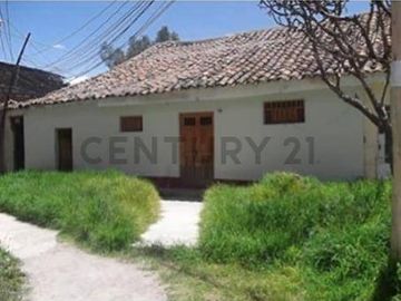 SE VENDE CASA COMO TERRENO  A  2 MIN PLAZA DE ARMAS DE HUAMANGA