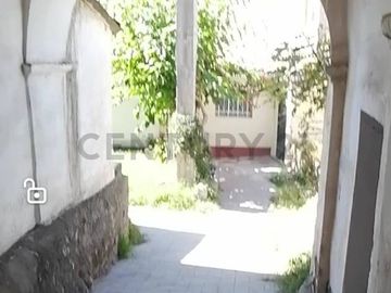 SE VENDE CASA COMO TERRENO  A  2 MIN PLAZA DE ARMAS DE HUAMANGA