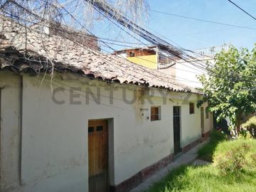 SE VENDE CASA COMO TERRENO  A  2 MIN PLAZA DE ARMAS DE HUAMANGA
