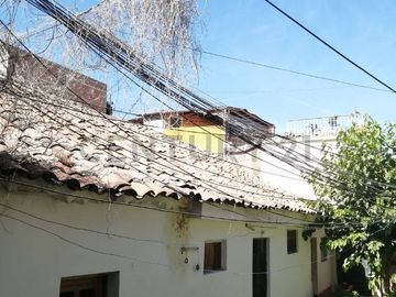 SE VENDE CASA COMO TERRENO  A  2 MIN PLAZA DE ARMAS DE HUAMANGA