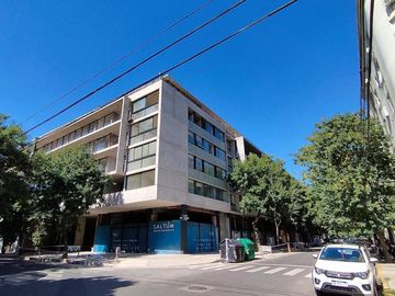 VENTA a estrenar. Monoamb de 46m2 con patio en edificio WH Coghlan