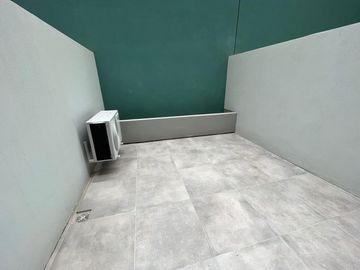 VENTA a estrenar. Monoamb de 46m2 con patio en edificio WH Coghlan