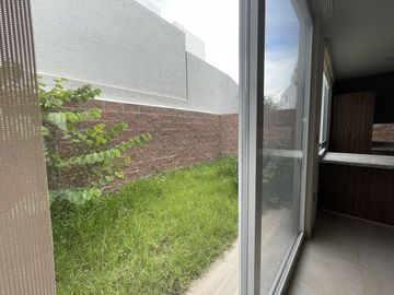 CASA EN VENTA EN HUGH GARDENS ZIBATA QUERETARO