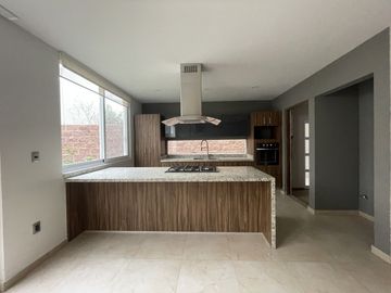 CASA EN VENTA EN HUGH GARDENS ZIBATA QUERETARO