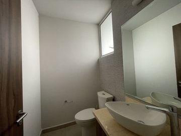CASA EN VENTA EN HUGH GARDENS ZIBATA QUERETARO