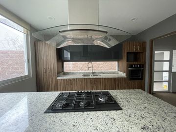 CASA EN VENTA EN HUGH GARDENS ZIBATA QUERETARO