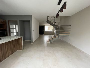 CASA EN VENTA EN HUGH GARDENS ZIBATA QUERETARO