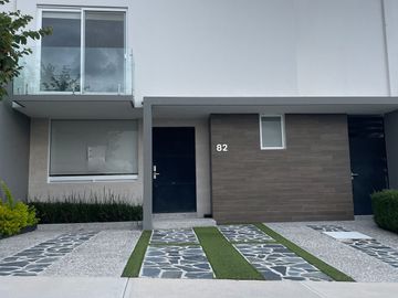 CASA EN VENTA EN HUGH GARDENS ZIBATA QUERETARO