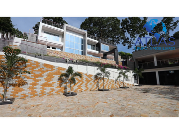 VENTA DE CASA EN CONJUNTO CERRADO EN PIEDECUESTA   COD: 759
