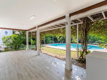 Se Vende Hermosa Casa Campestre En Condominio Exclusivo De Pance.con L1000 M2de Lote.