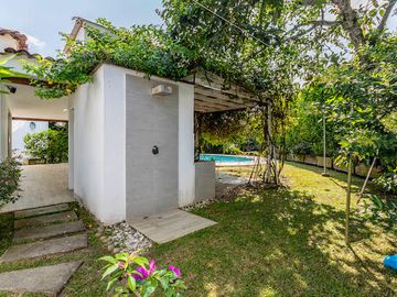 Se Vende Hermosa Casa Campestre En Condominio Exclusivo De Pance.con L1000 M2de Lote.