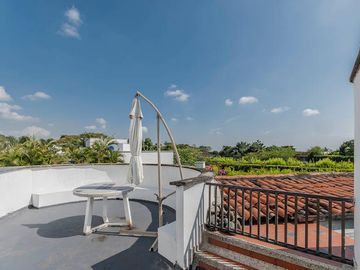 Se Vende Hermosa Casa Campestre En Condominio Exclusivo De Pance.con L1000 M2de Lote.