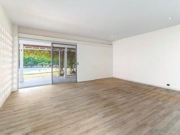Se Vende Hermosa Casa Campestre En Condominio Exclusivo De Pance.con L1000 M2de Lote.