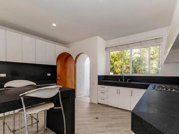 Se Vende Hermosa Casa Campestre En Condominio Exclusivo De Pance.con L1000 M2de Lote.