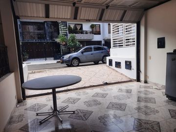 Vendo Casa de 3 niveles, barrio Caney, Sur de Cali - Valle