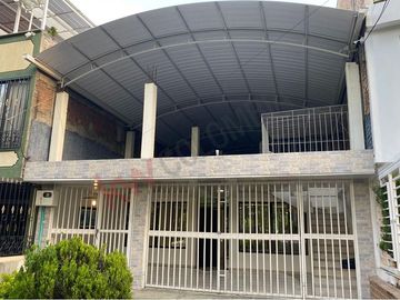 *Rebajada * Venta Casa Prados De Limonar 460 Milones, Dos Pisos Construídos Con Posibilidad De Ampliación Hasta 4 Más Terraza. 260 Mts Construídos.