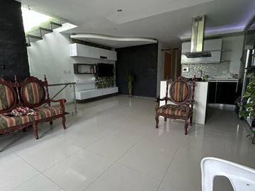 EN VENTA APARTAMENTO PH LOS ANDES LA RIVERA