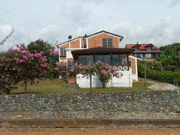 Se Vende Casa Campestre En Condominio, Con Vista Al Lago Calima