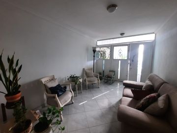 Vendo Casa de 2 pisos barrio Caney. Uso del suelo Comercial