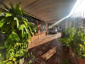 Vendo Casa de 2 pisos barrio Caney. Uso del suelo Comercial