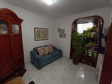 Vendo Casa de 2 pisos barrio Caney. Uso del suelo Comercial