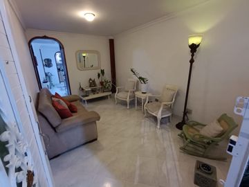Vendo Casa de 2 pisos barrio Caney. Uso del suelo Comercial
