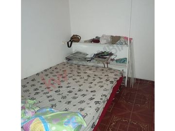 SE VENDE CASA DE 2 PISOS EN EL BARRIO MELENDEZ