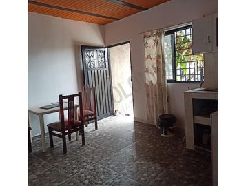 SE VENDE CASA DE 2 PISOS EN EL BARRIO MELENDEZ