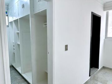 Se Vende Amplio Yremodelado Apartamento En Santa Teresita 190 M2