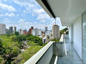 Se Vende Amplio Yremodelado Apartamento En Santa Teresita 190 M2