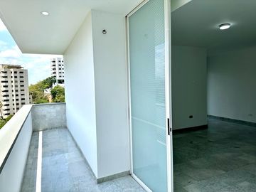 Se Vende Amplio Yremodelado Apartamento En Santa Teresita 190 M2