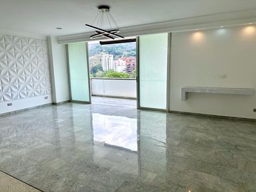 Se Vende Amplio Yremodelado Apartamento En Santa Teresita 190 M2
