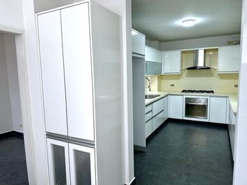 Se Vende Amplio Yremodelado Apartamento En Santa Teresita 190 M2