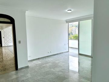 Se Vende Amplio Yremodelado Apartamento En Santa Teresita 190 M2