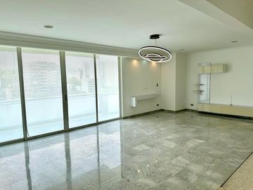 Se Vende Amplio Yremodelado Apartamento En Santa Teresita 190 M2