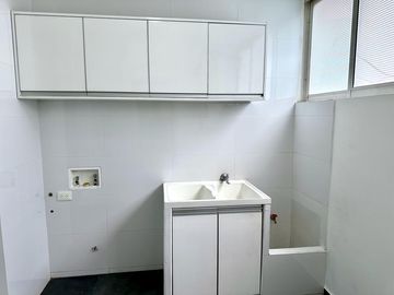 Se Vende Amplio Yremodelado Apartamento En Santa Teresita 190 M2