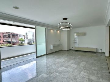 Se Vende Amplio Yremodelado Apartamento En Santa Teresita 190 M2